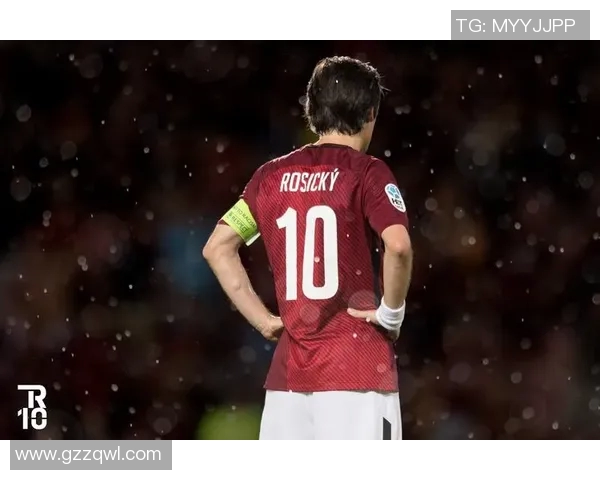 忠诚足球球星一生坚守绿茵场展现永不言弃的拼搏精神 忠诚足球球星一生坚守绿茵场展现永不言弃的拼搏精神