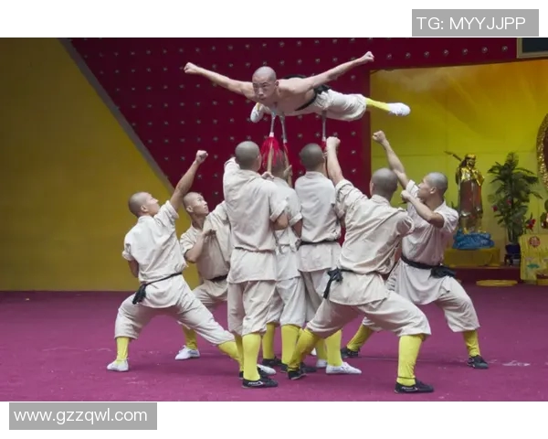 少林足球星爷激战武林绝技展现,侠影飘逸赛场英姿犹如神仙降临 少林足球星爷激战武林绝技展现,侠影飘逸赛场英姿犹如神仙降临